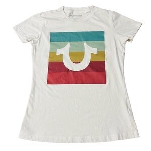 TRUE RELIGION WHITE SHORT SLEEVE FITTED TEE SIZE SMALL WITH COLORFUL LOGO